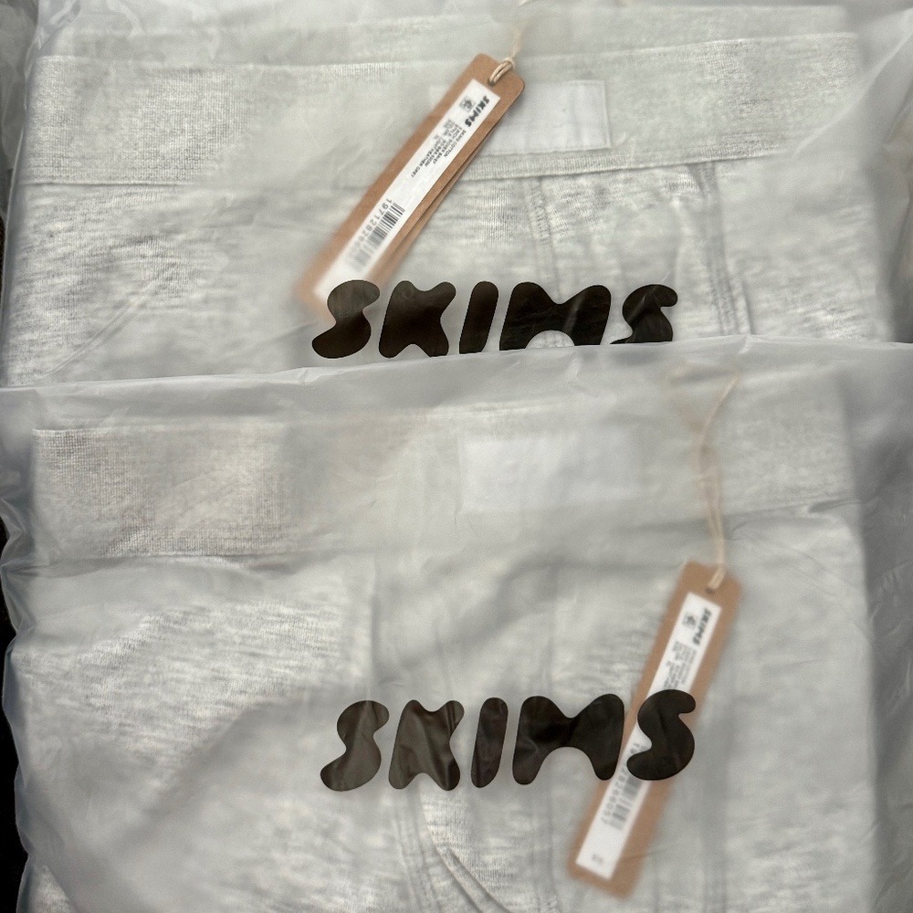 NWT - SKIMS Bundle!! 5" Inseam Men's Boxer Briefs - Size XL - Light Heather Grey - Picture 2 of 4